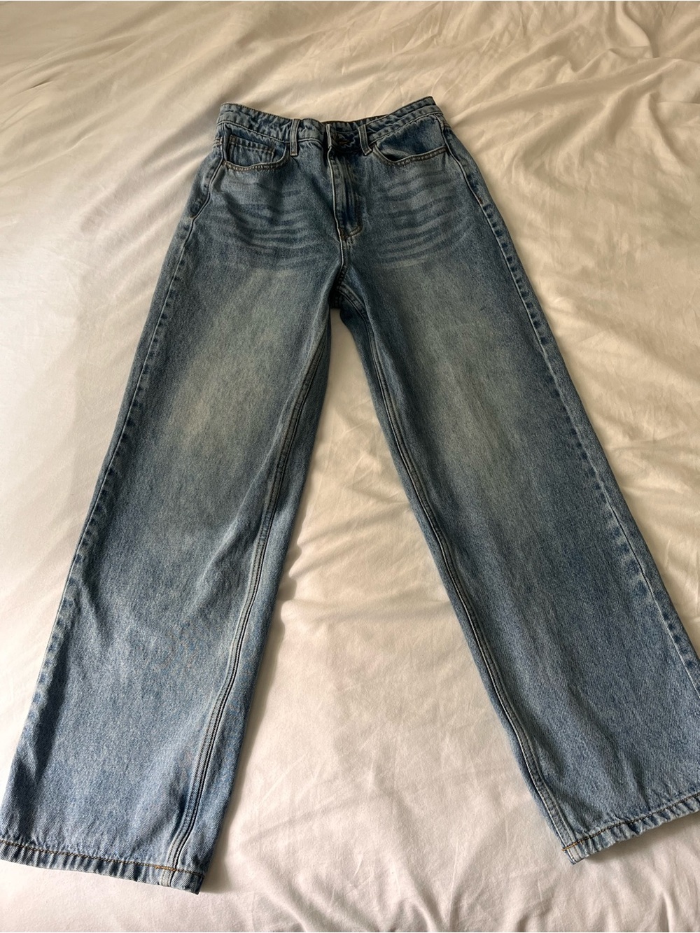 Rhythm beyond relaxed leg jean in washed blue size 6